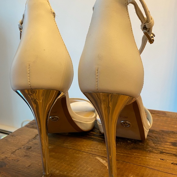 Michael Kors size 7.5 Heels - Picture 4 of 5
